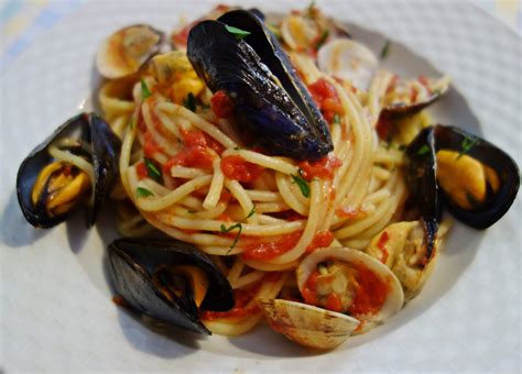 spaghetti con cozze e vongole